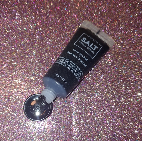 KOSETTE SALT FACIAL SCRUB Gray Sea Salt + Bamboo Charcoal - Picture 2 of 4